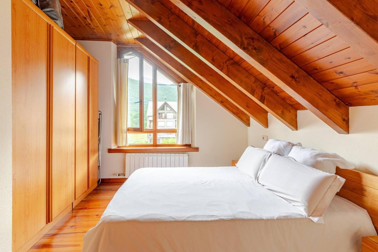 Family Attic Esterri Эстерри-д'Анеу Экстерьер фото